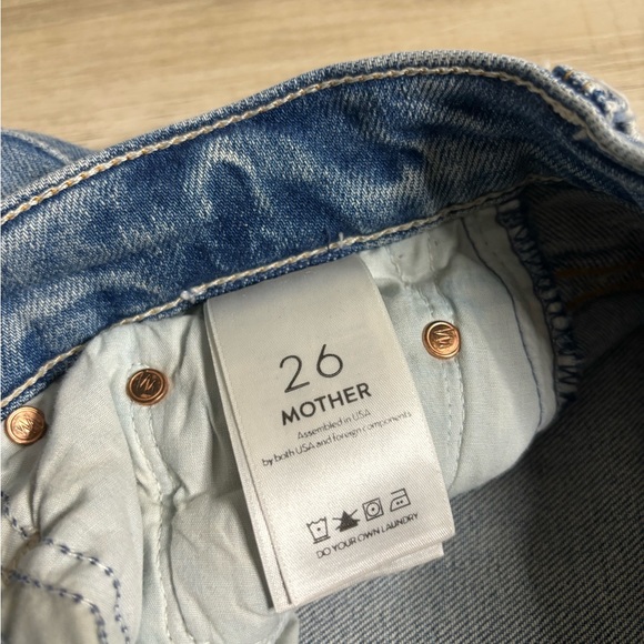 MOTHER Superior The Tomcat Distressed Straight Leg
Jeans In The Confession 26 - Picture 6 of 10